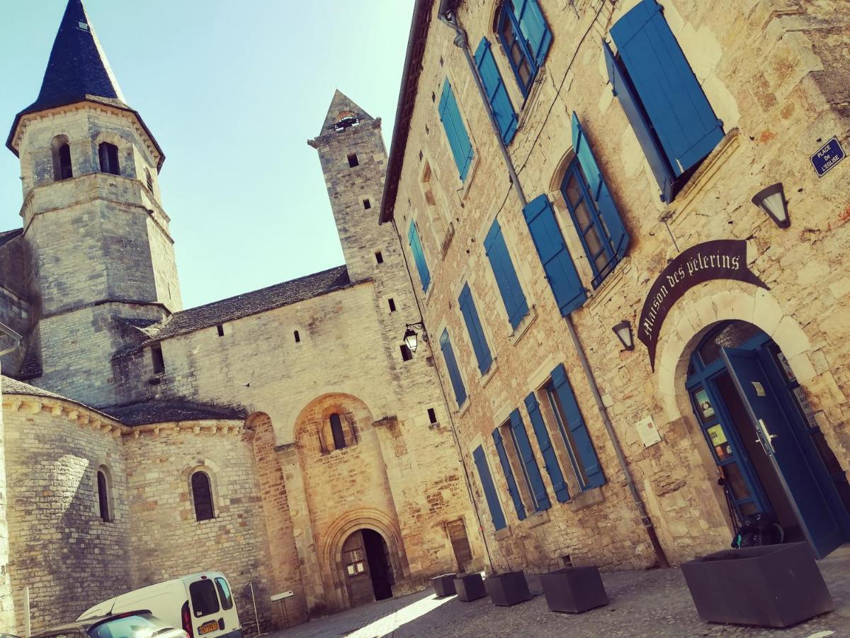 Gite La Maison Des Pelerins Villeneuve-dʼAveyron Exteriér fotografie